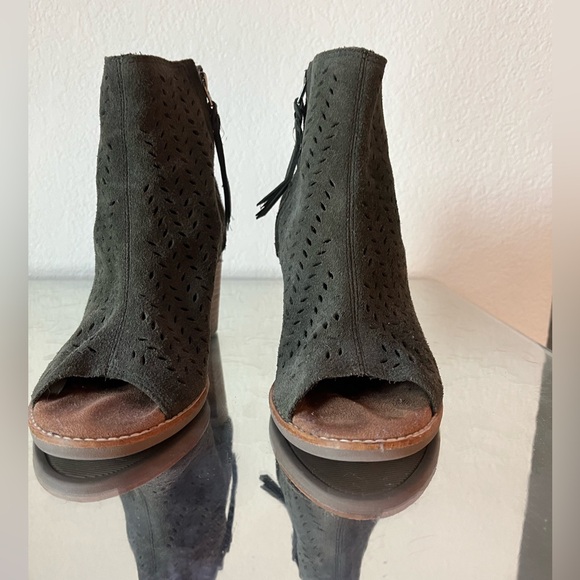 TOMS Majorca Geo Laser Cut Bootie - Size 9 - Olive Green Used - Picture 4 of 11